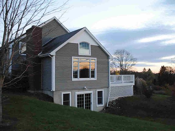 4th image of 9 Meadowbrook Ln