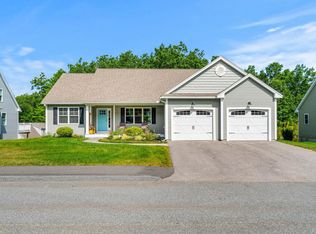 22 Cobbett Ln, Hollis, NH 03049