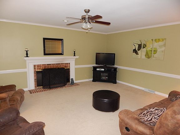 2nd image of 2792 Oakhurst Dr