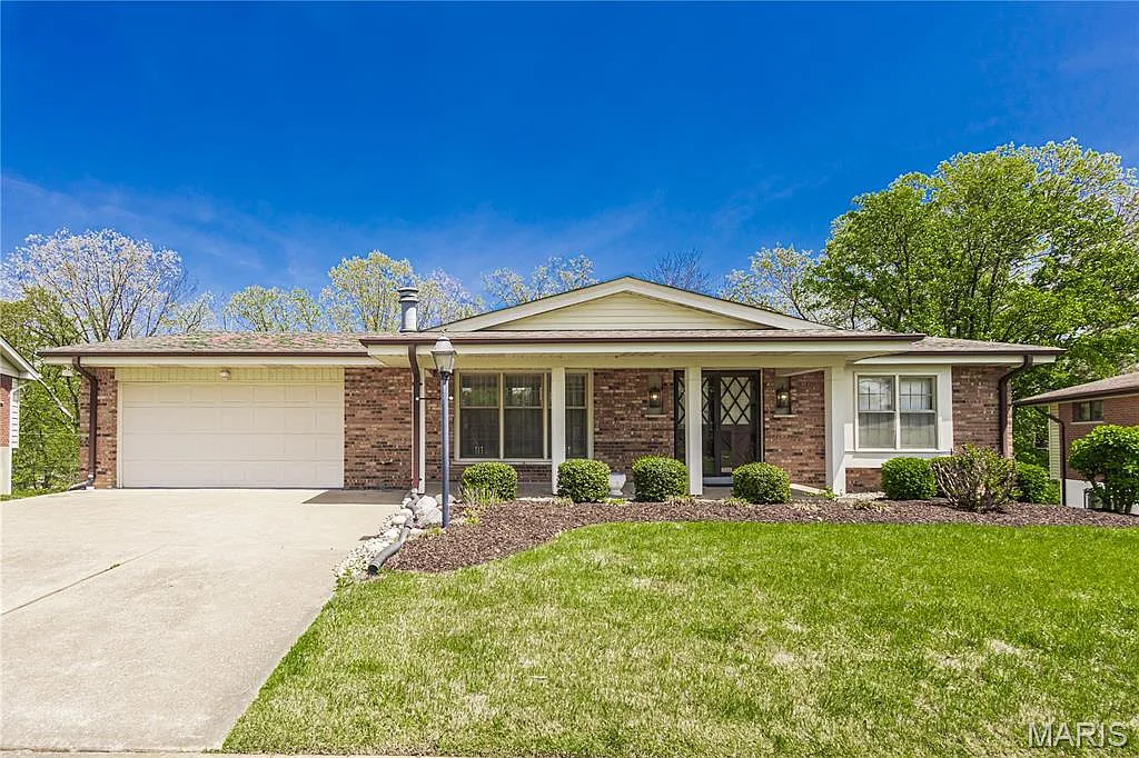 4529 Mooncrest Dr photo 1