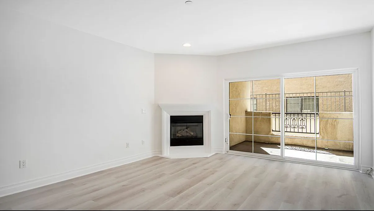 2 bed, 2.5 bath, 1300 sqft, $2,895 — Photo 2