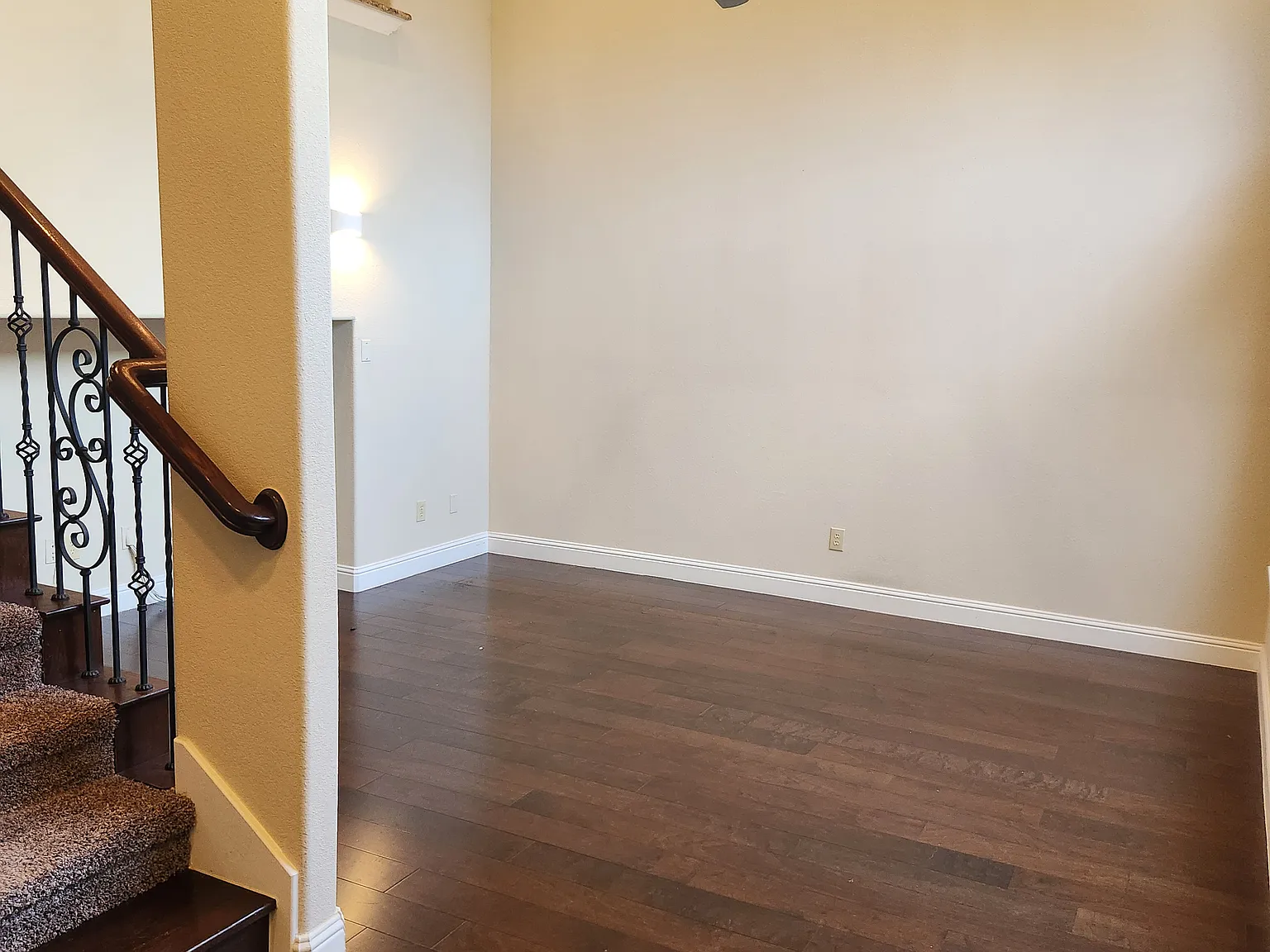 3 bed, 2.5 bath, 2020 sqft, $2,899 — Photo 3
