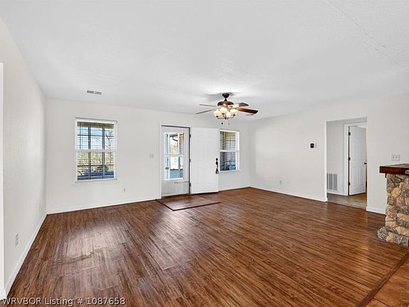 5th image of 690 Reaves Ave