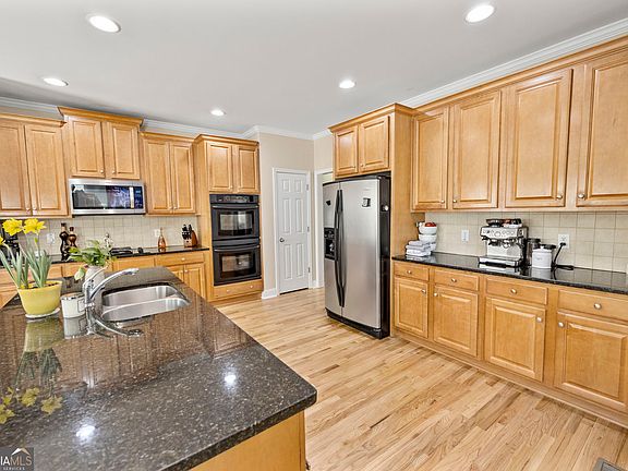 5th image of 5213 Millwood Dr