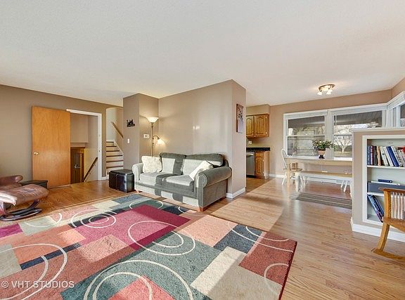 3rd image of 5325 Larkspur Ln