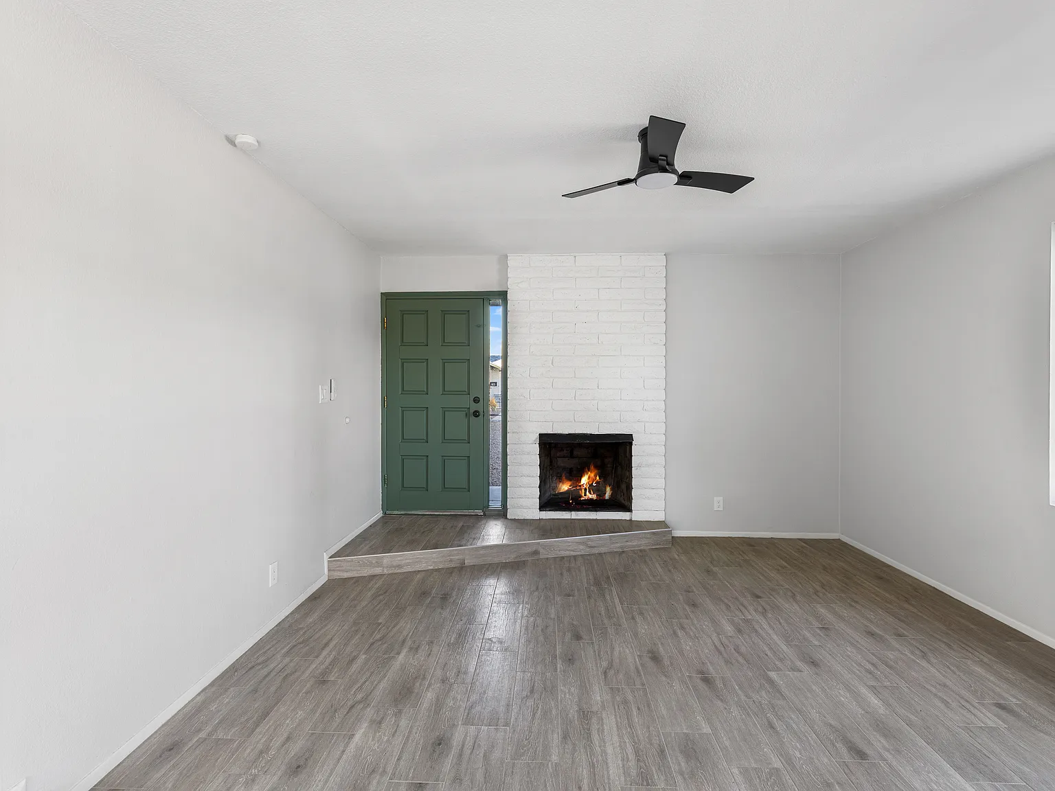 734 N Stewart — Photo 4