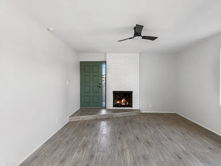 734 N Stewart — Photo 4