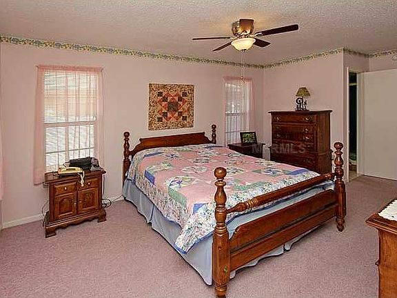 5th image of 2328 Republic Dr