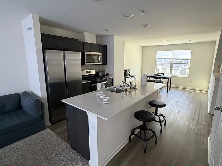 1555 Sequoia Way — Photo 8