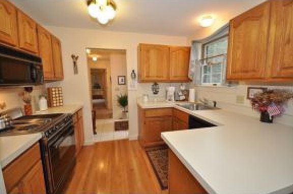 3rd image of 11 Prentiss Way