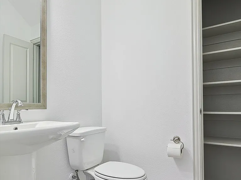 517 Parkside Dr — Photo 33