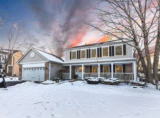 560 Waterford Dr, Oswego, IL 60543