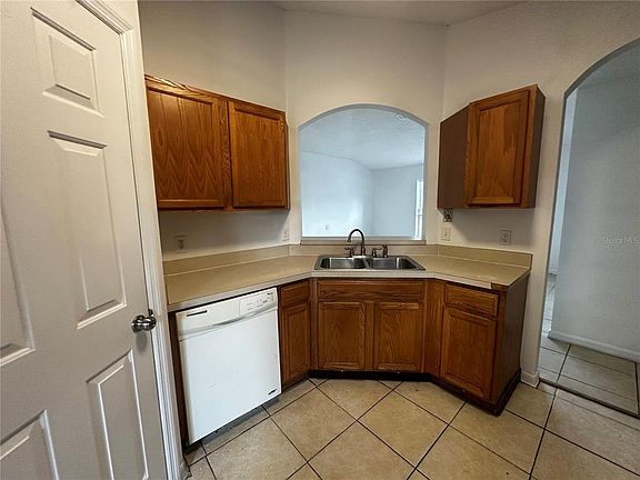 5th image of 18 Red Clover Ln