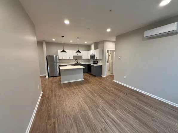 214 Kinne St #202, East Syracuse, NY 13057