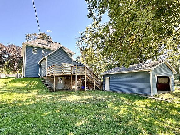 2nd image of 304 Country St