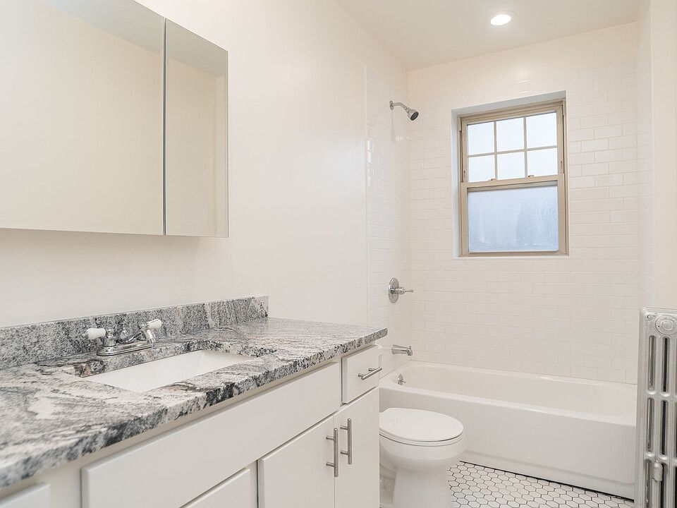 1st image of 6636 N Glenwood Ave APT 2W