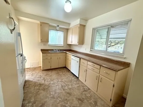 3 bed, 1014 sqft, $1,900 — Photo 4