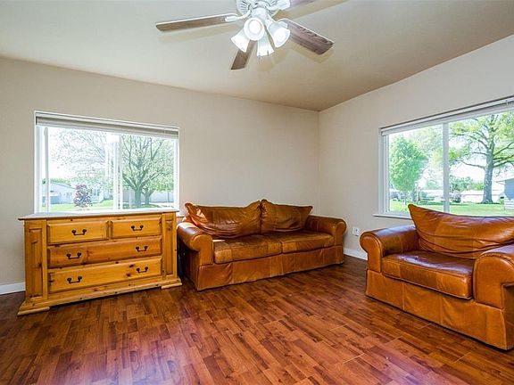 5th image of 203 E 12th St