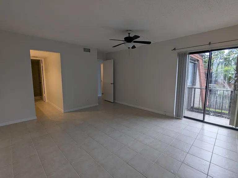 2191 White Pine Cir #D — Photo 17