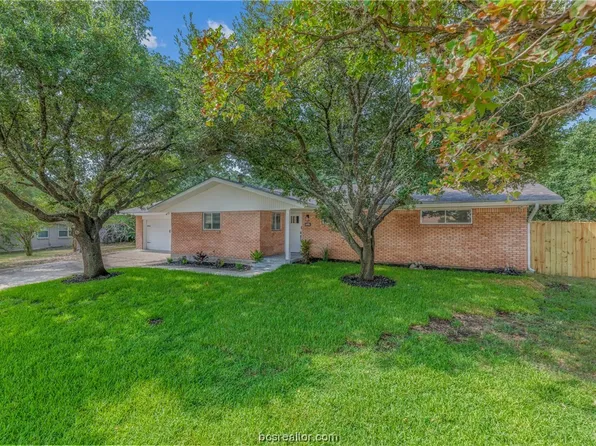 2402 Burton Dr, Bryan, TX 77802