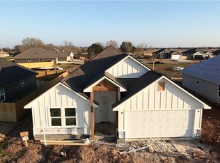 510 Harvest Lake Dr, Snook, TX 77878