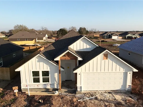 510 Harvest Lake Dr, Snook, TX 77878