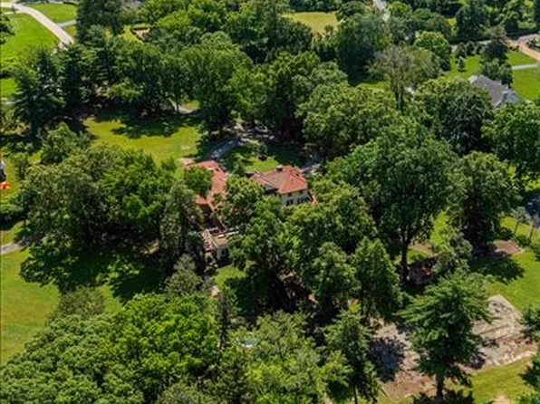 1601 S Warson Rd, Saint Louis, MO 63124