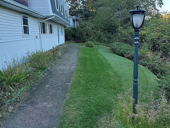 3rd image of 67 Hook Mountain Rd
