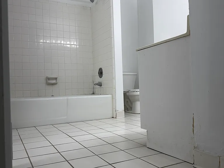 Bathroom 1.
