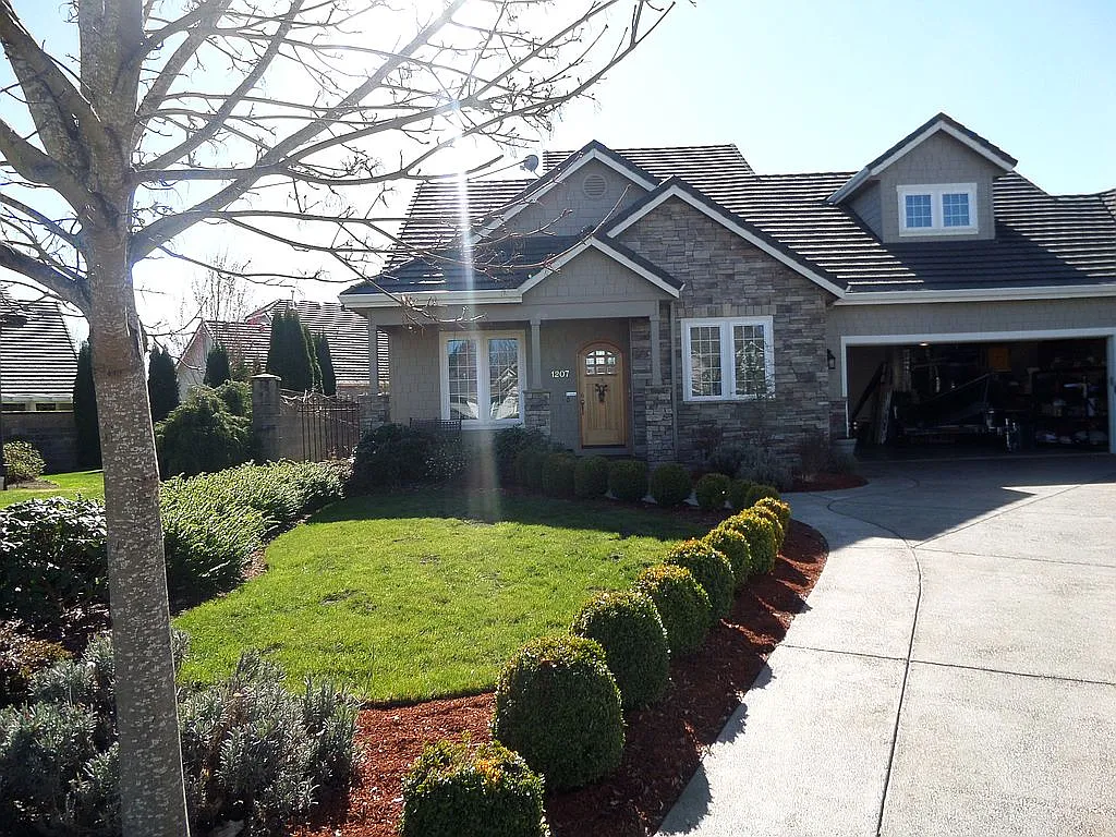 1207 Spyglass Ct photo 1