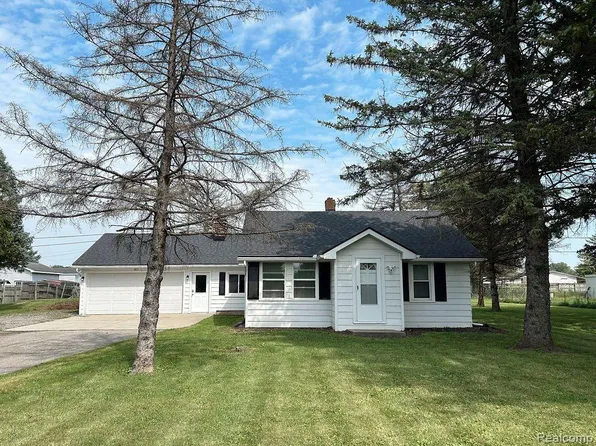 821 Wadhams Rd, Saint Clair, MI 48079