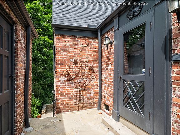 5th image of 728 Myrtle Rd
