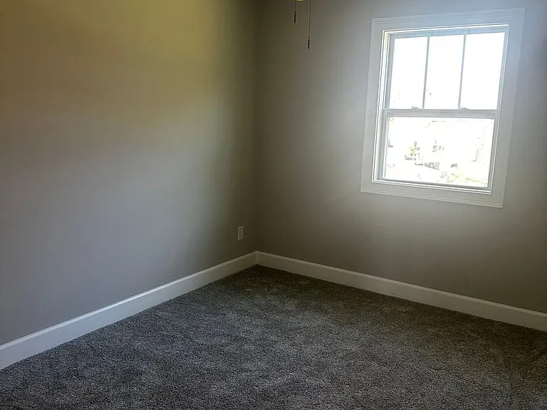 1223 S Main St — Photo 14