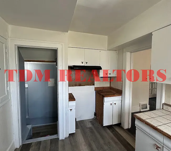 125 W McClellan St — Photo 7