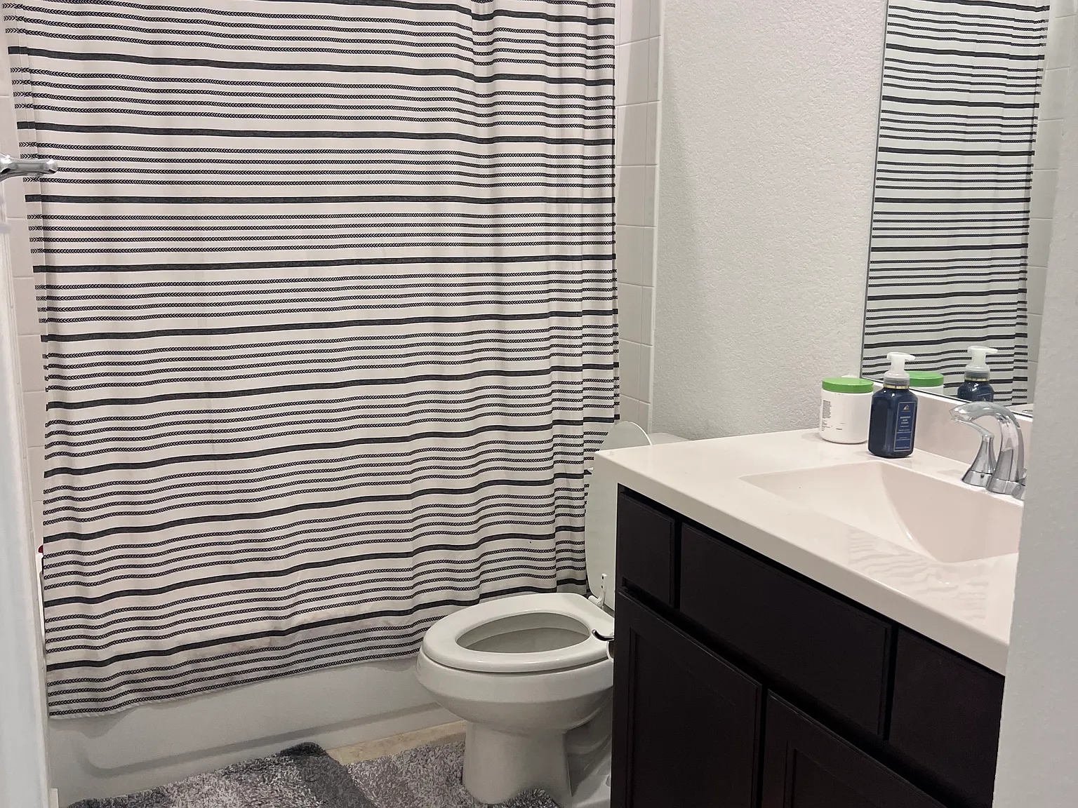 5 bed, 3200 sqft, $3,095 — Photo 3