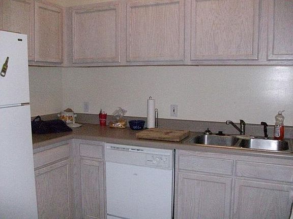 4th image of 2401 E Franklin St APT 104
