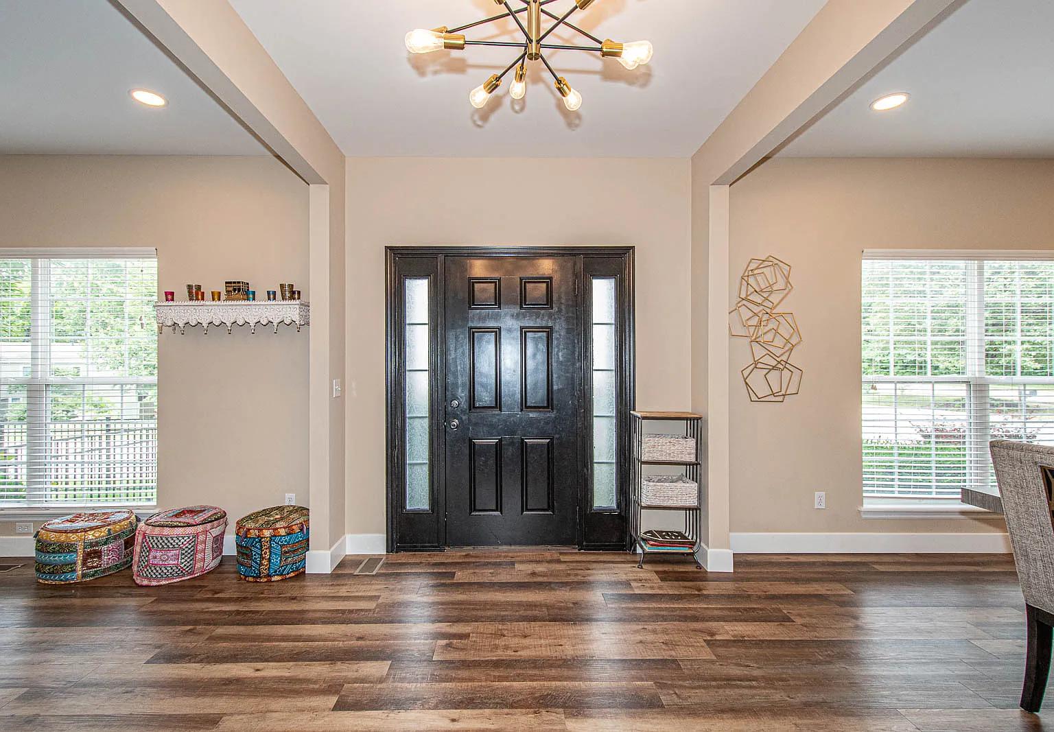 4 bed, 3.5 bath, 3762 sqft, $4,000 — Photo 2
