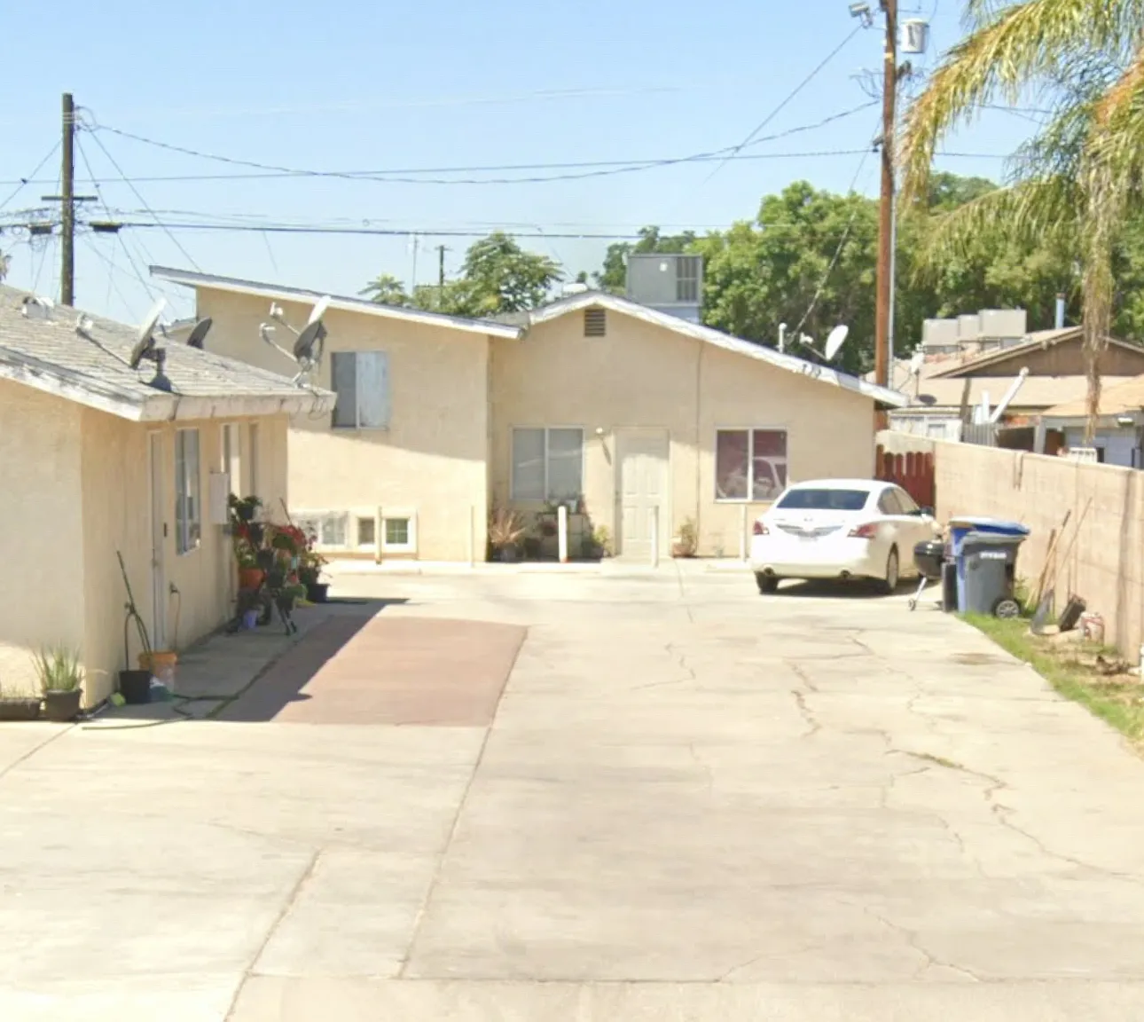 3 bed, $1,300 — Photo 1