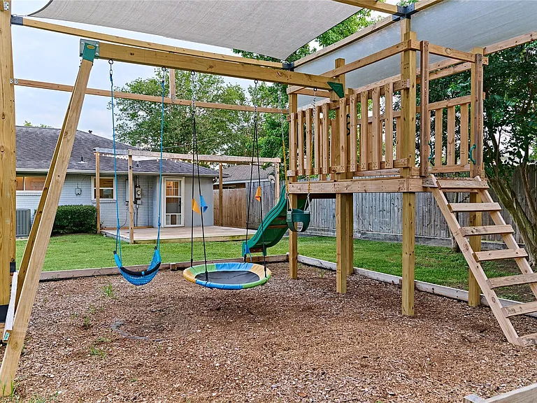 2210 Nina Lee Ln — Photo 14