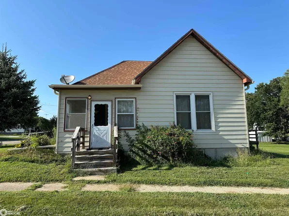 700 N 7th St, Chariton, IA 50049