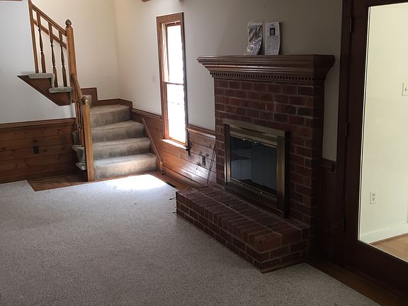 Beamed ceiling, fireplace