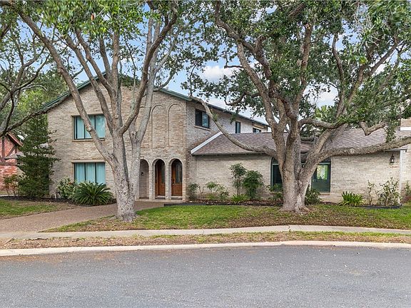 2nd image of 1010 Karnak Dr