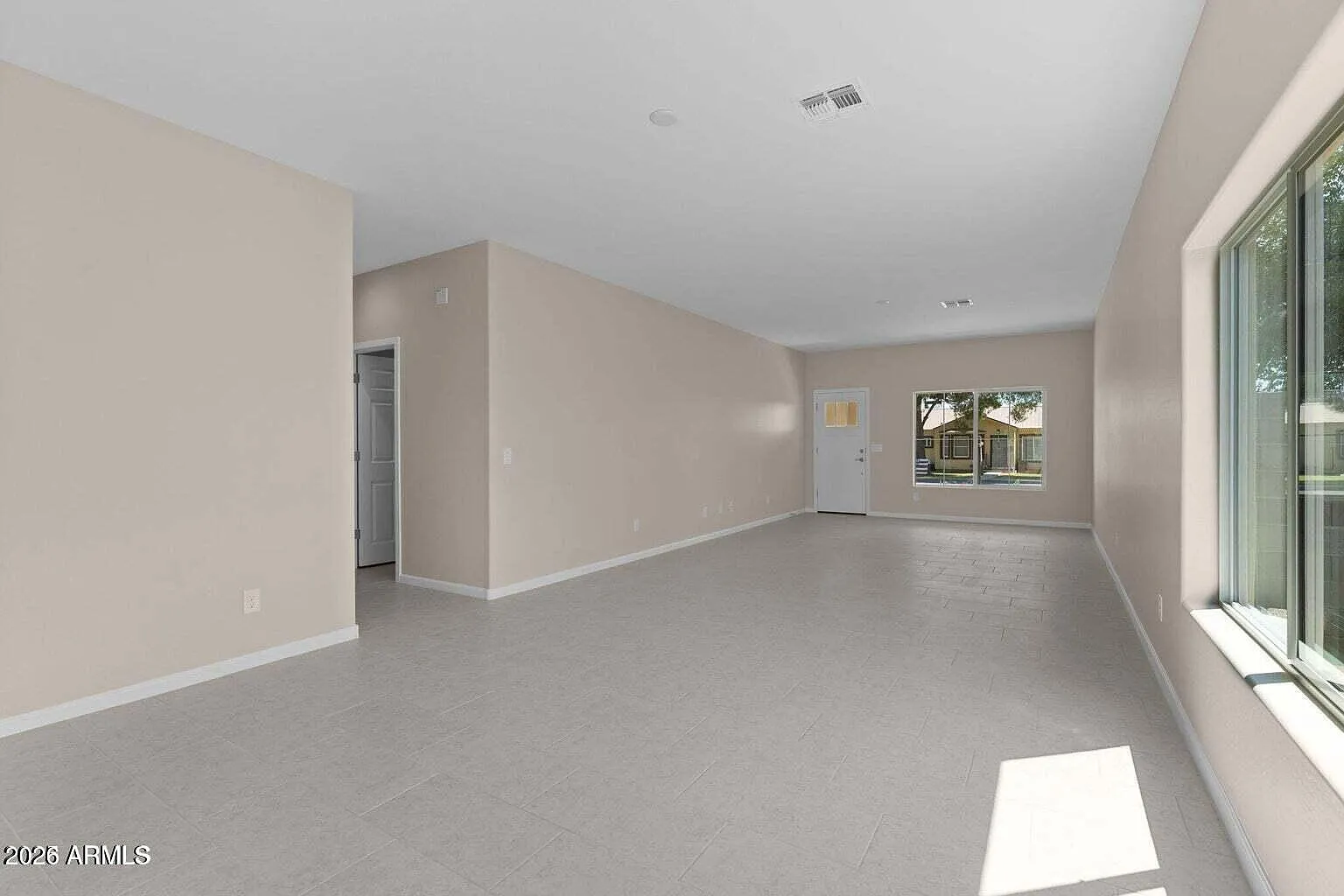 3 bed, 2.0 bath, 1723 sqft, $1,800 — Photo 4