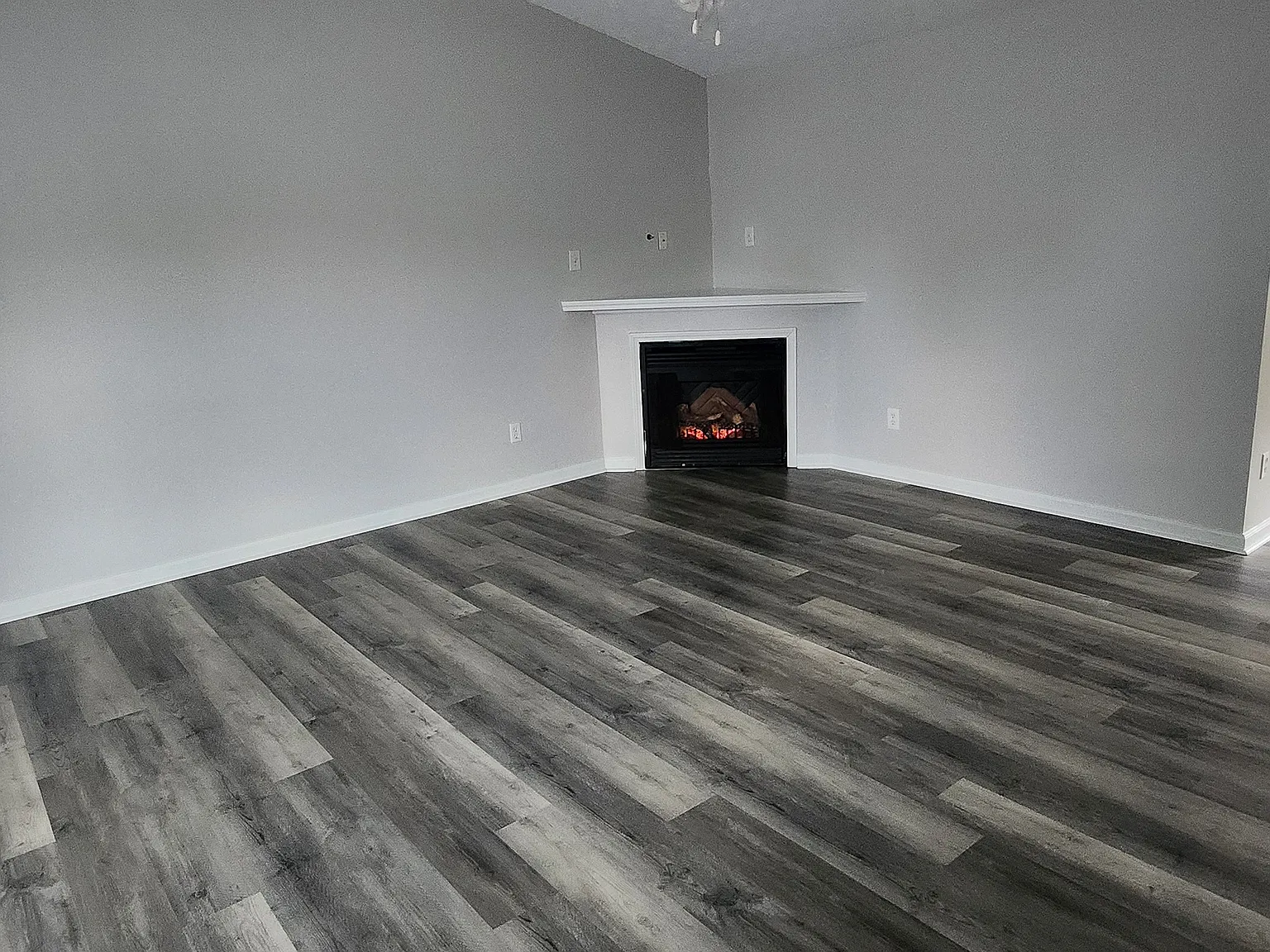 4 bed, 2500 sqft, $2,500 — Photo 4