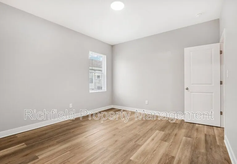 2034A E Maryland St — Photo 19