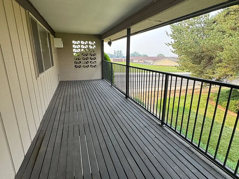 4201-4209 Maple Ave — Photo 10