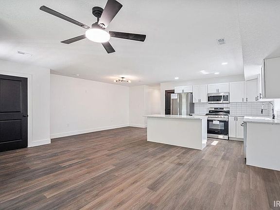 3rd image of 205 W King St