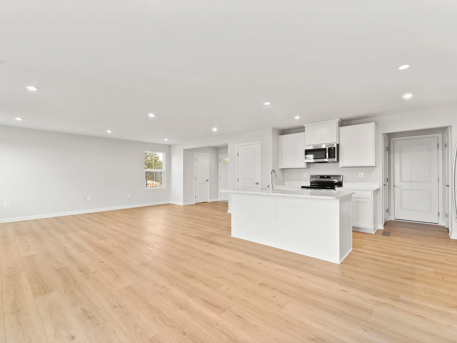 4 bed, 2.5 bath, 1900 sqft, $2,695 — Photo 3