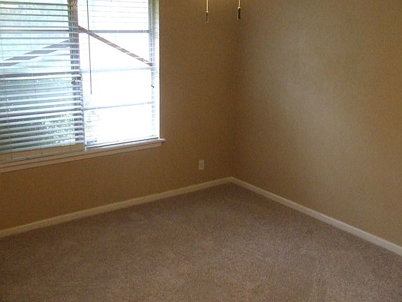 5th image of 5725 Trail Lake Dr