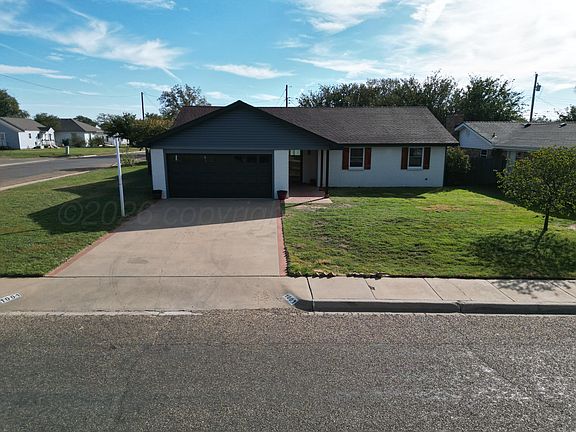 3rd image of 1001 Holly Ln